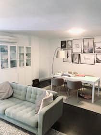 Appartement te huur voor € 1.200 per maand in Sevilla, Calle Gravina
