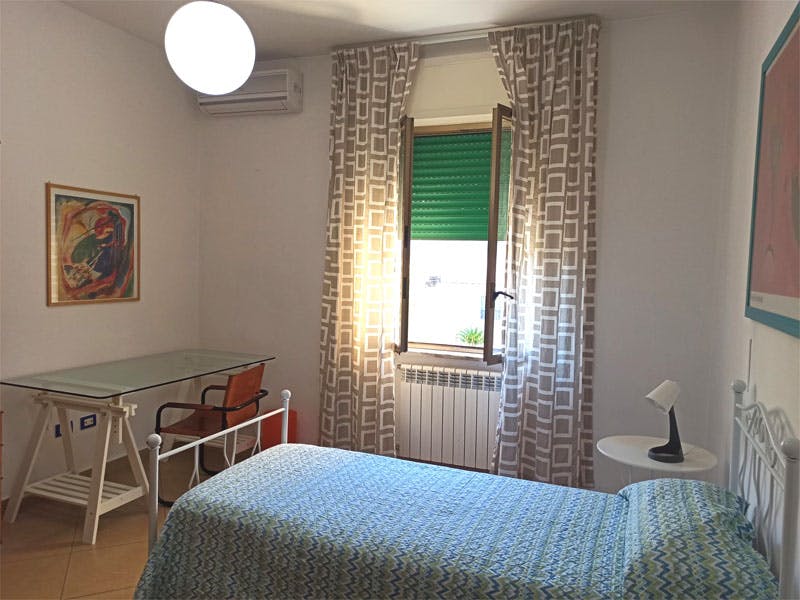 私人房间 正在以 €300 的月租出租，其位于 Caserta, Via Tevere