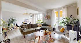 Appartement te huur voor € 1.320 per maand in Aix-en-Provence, Avenue des Infirmeries