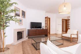公寓 正在以 €1,100 的月租出租，其位于 Nazaré, Rua Lance da Coroa