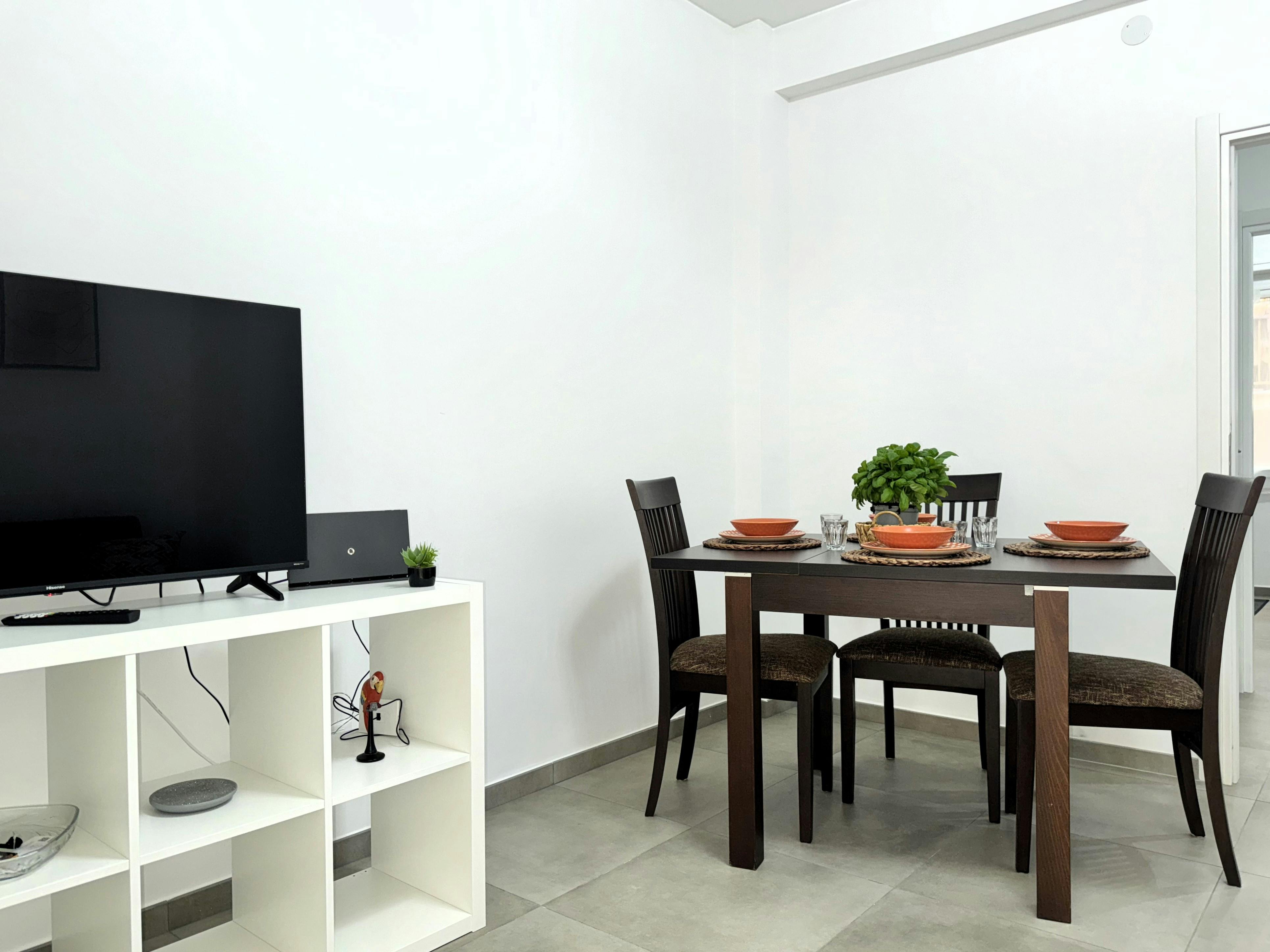 Appartamento in affitto a 3225 € al mese a Ventimiglia, Lungomare Trento Trieste