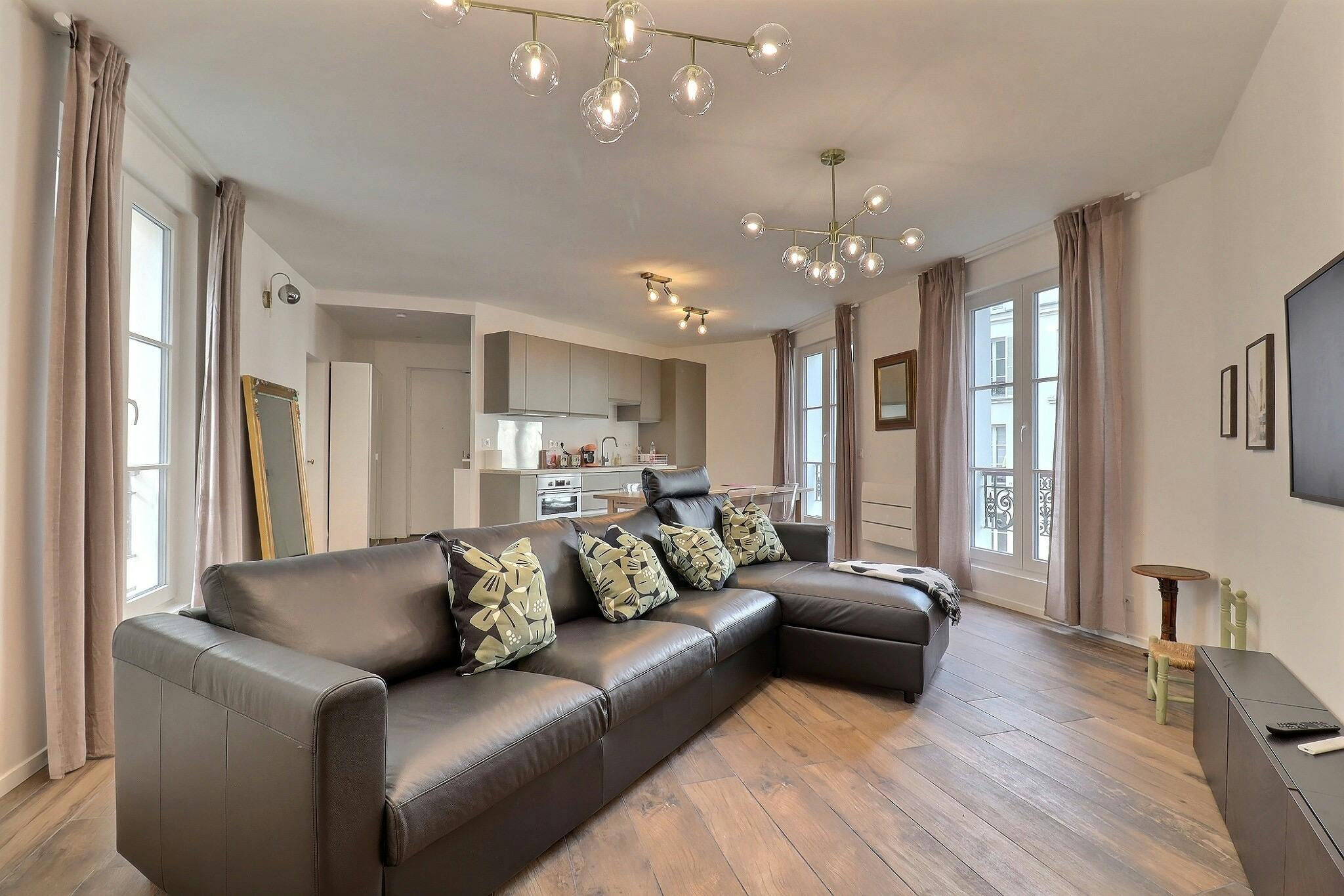 Apartment for rent for €3,724 per month in Paris, Rue des Filles du Calvaire