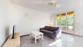 Wohnung zu mieten für 847 € pro Monat in Grenoble, Rue Docteur Calmette