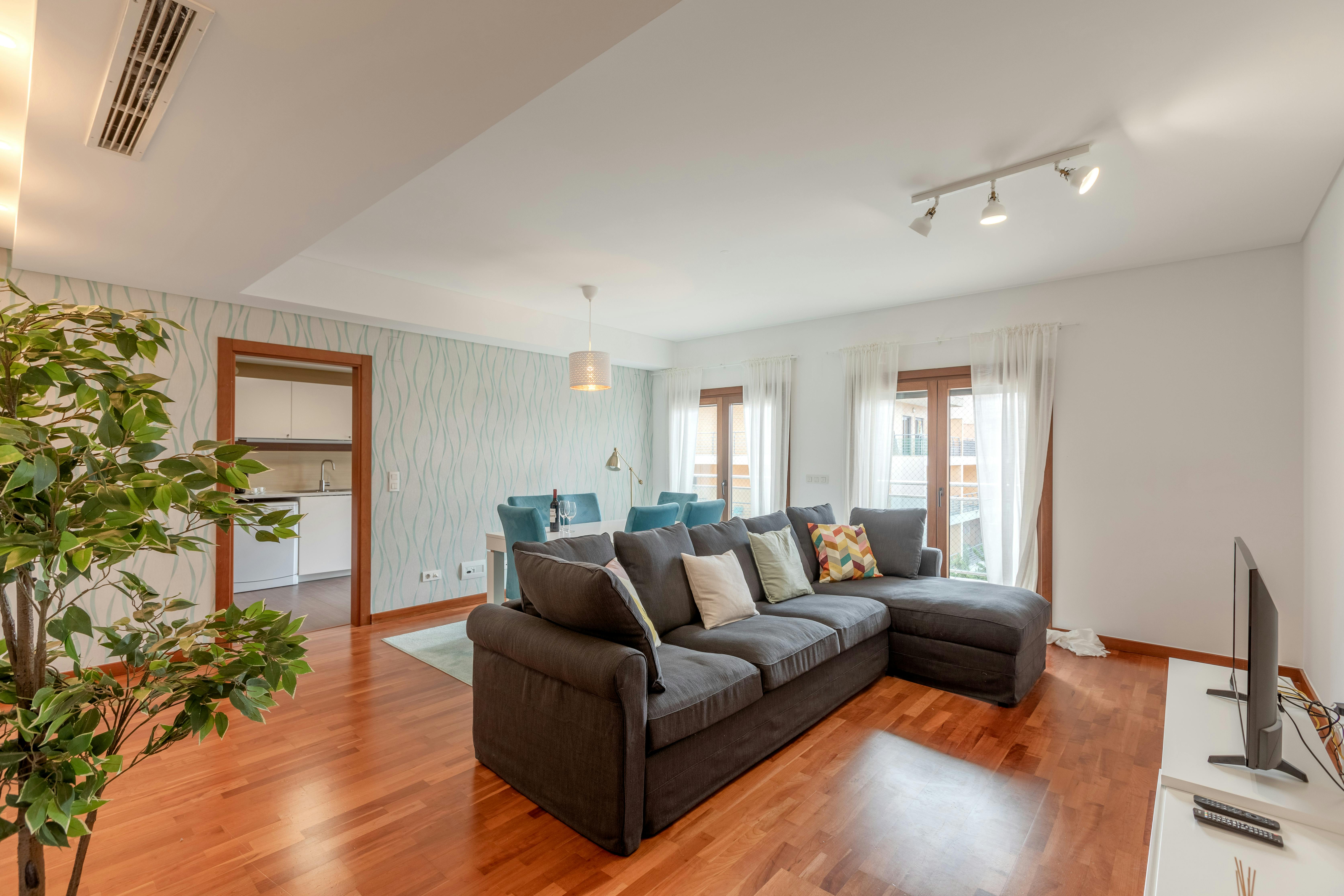 Apartment for rent for €3,500 per month in Amadora, Avenida Fernando Valle