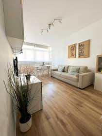 Appartement te huur voor € 1.850 per maand in Madrid, Calle de San Simón