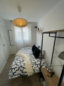 私人房间 正在以 €365 的月租出租，其位于 Catarroja, Carrer Joaquín Olmos