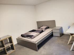 私人房间 正在以 €700 的月租出租，其位于 Jülich, Kosakengasse