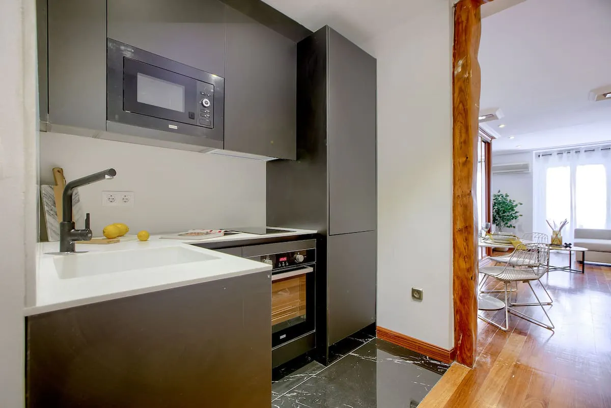 1-Bedroom Apartment in Plaza de las Comendadoras, Madrid (1530591) ROOM 4