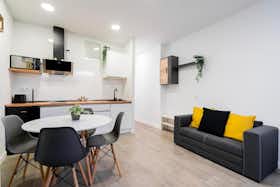 Apartment for rent for €1,250 per month in Madrid, Calle de Santiago El Verde
