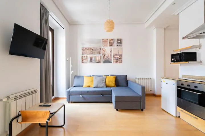 1-Bedroom Apartment in Calle de Cervantes, Madrid (1530649) ROOM 2