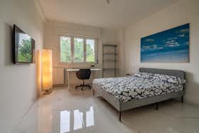 Private room for rent for €750 per month in Milan, Via Vittorio Emanuele Orlando