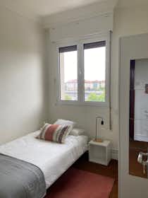 Отдельная комната сдается в аренду за 490 € в месяц в Portugalete, Manuel Calvo kalea