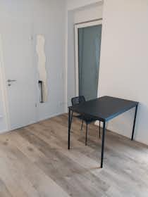 Studio for rent for €990 per month in Stuttgart, Neckarstraße