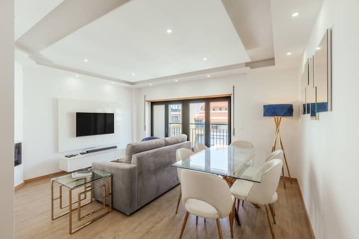 Apartment for rent for €2,800 per month in Belas, Rua Dona Filipa de Lencastre