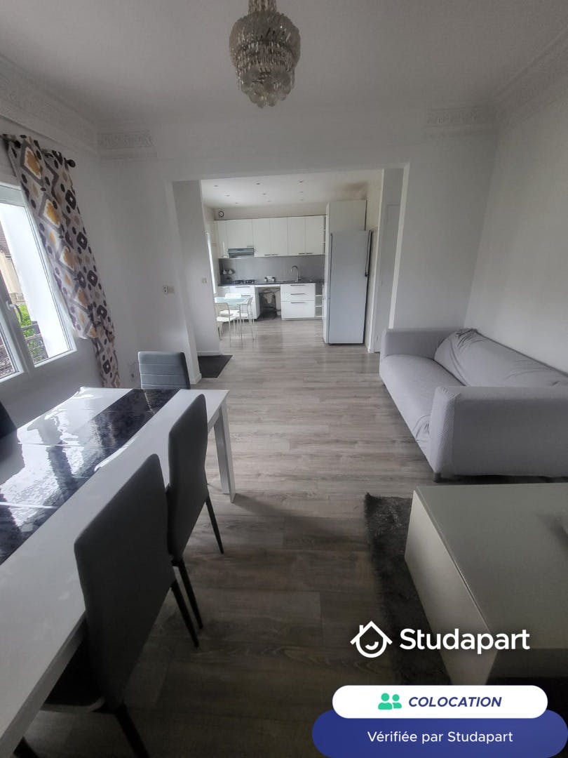 Private room for rent for €495 per month in Trappes, Rue Louis Auguste Blanqui
