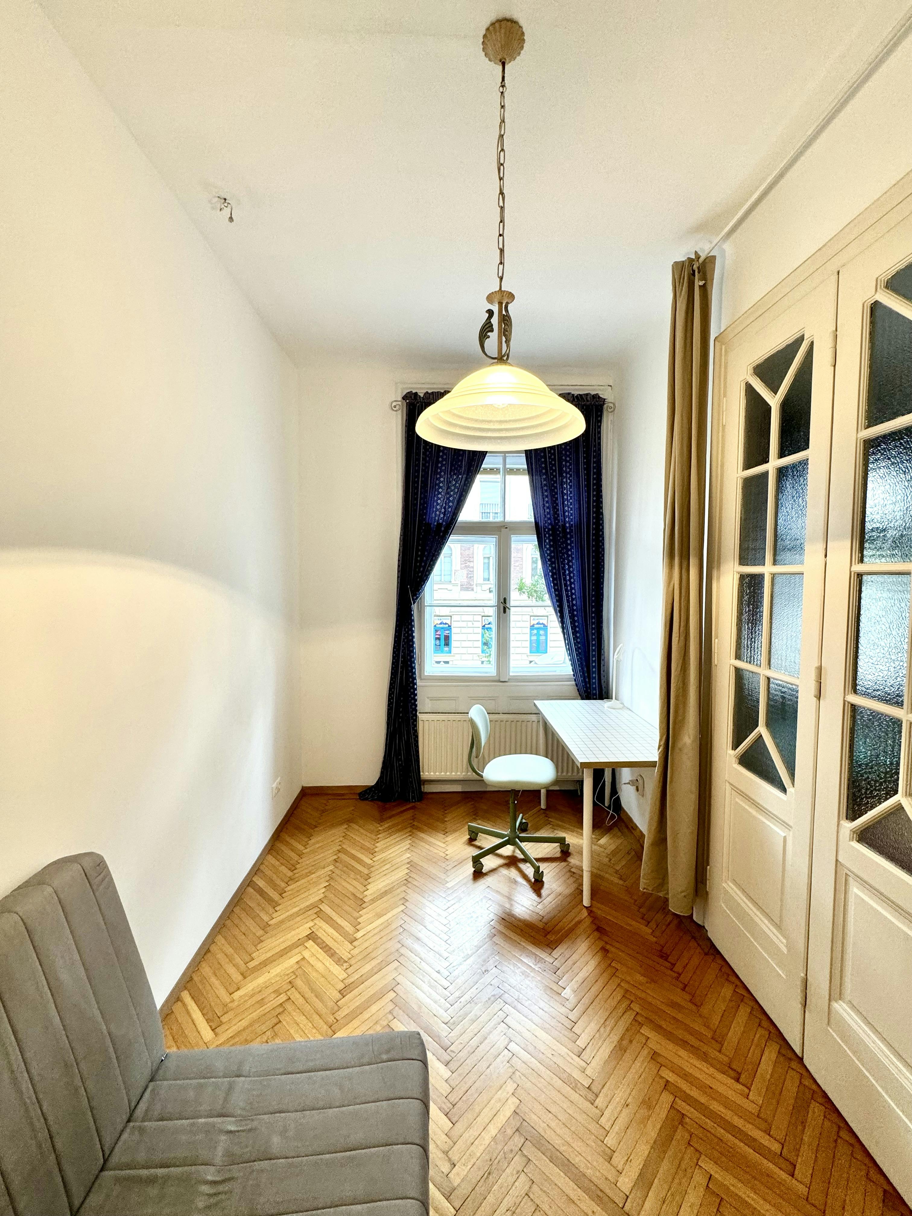 Pacsirtamező utca, Budapest preview