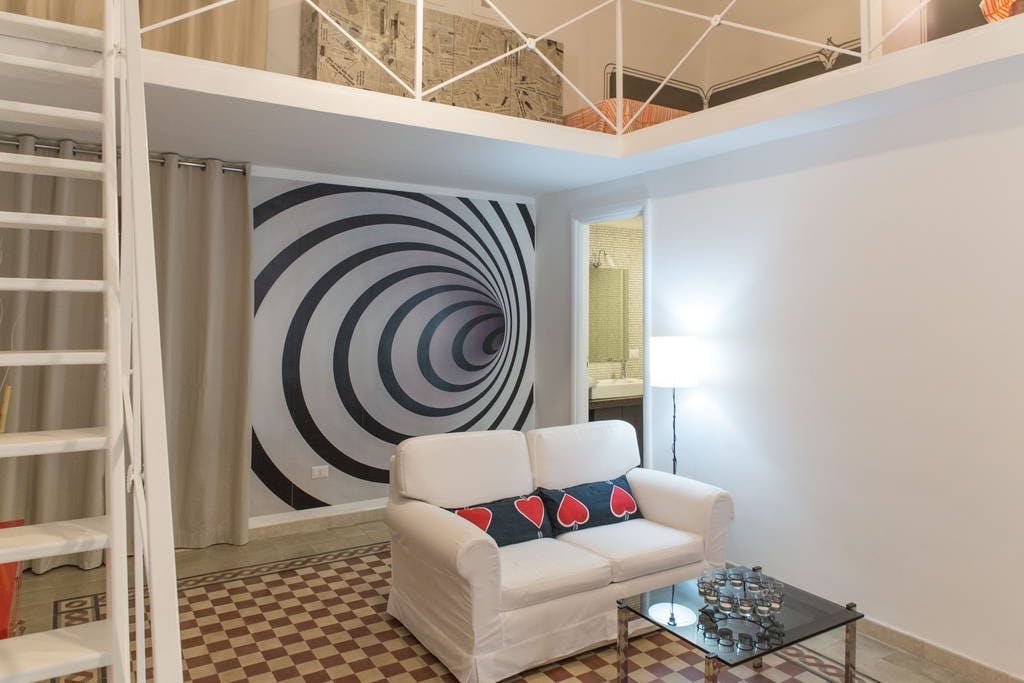 Studio for rent for €900 per month in Naples, Vico Santa Caterina a Formiello