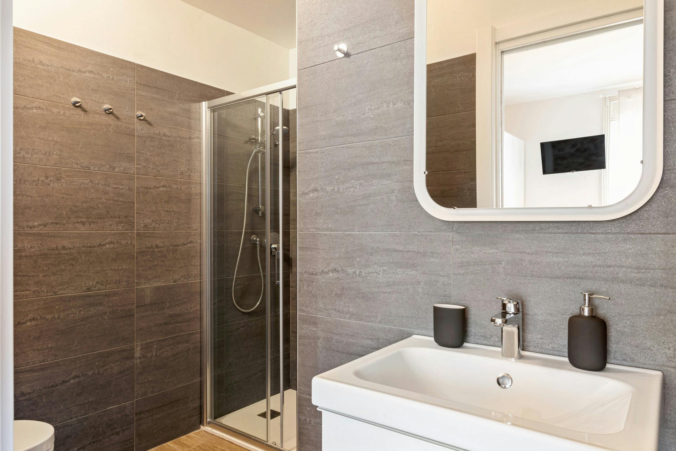 Via Luciano Manara, Milan preview