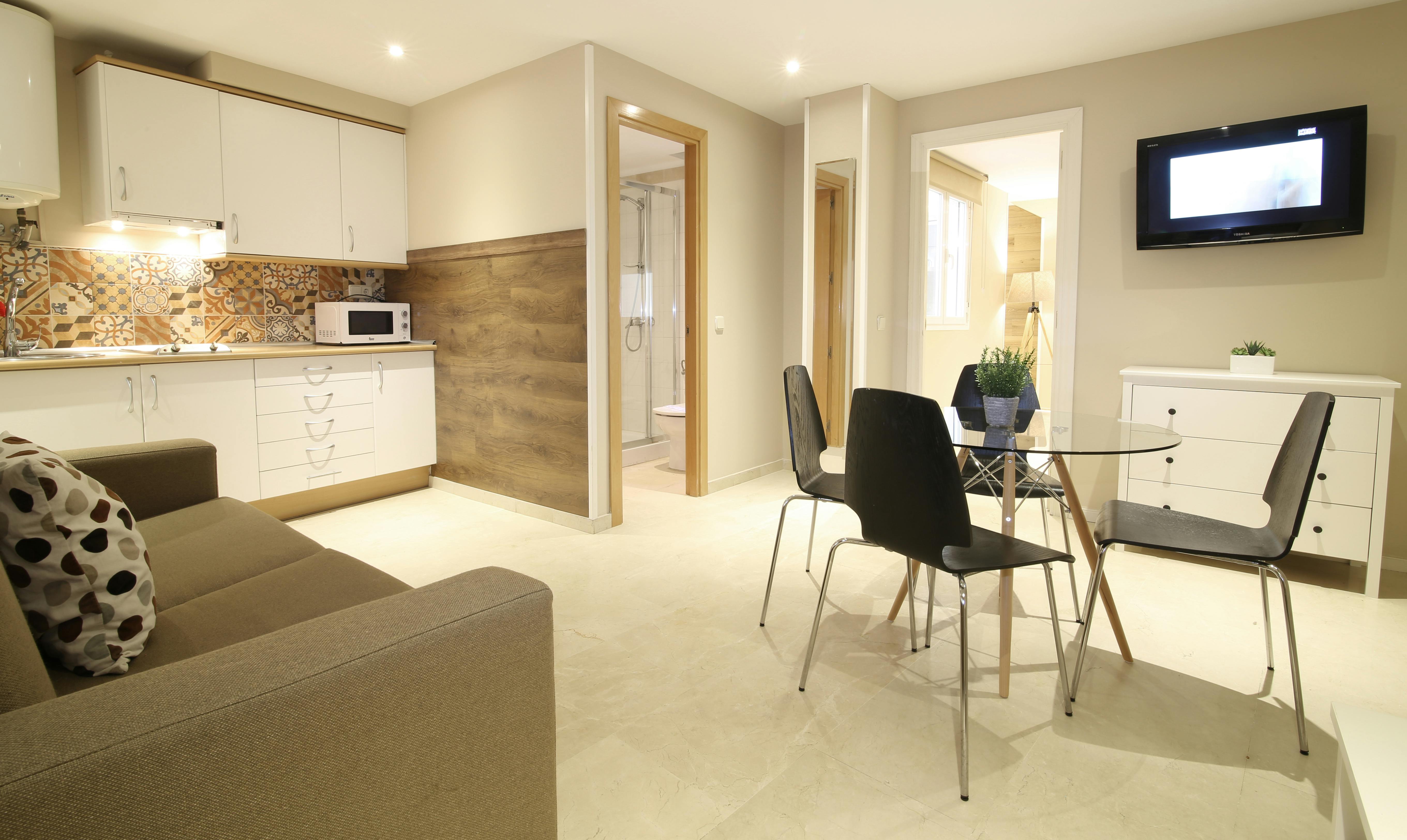 公寓 正在以 €1,590 的月租出租，其位于 Madrid, Calle de los Bordadores