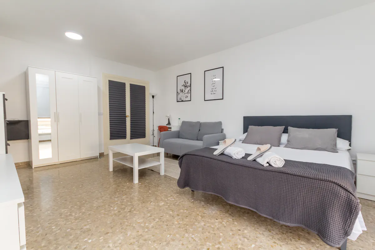 Private room in Calle Fernández Alarcón, Málaga (1531812) ROOM