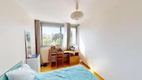 Отдельная комната сдается в аренду за 360 € в месяц в Fontaine, Avenue Ambroise Croizat