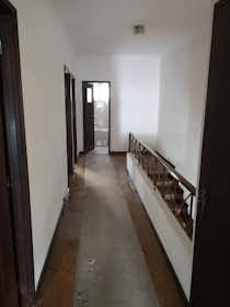 Cameră privată de închiriat pentru 330 EUR pe lună în Braga, Travessa da Fábrica