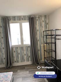 Apartamento para alugar por € 445 por mês em Caen, Rue d'Hermanville