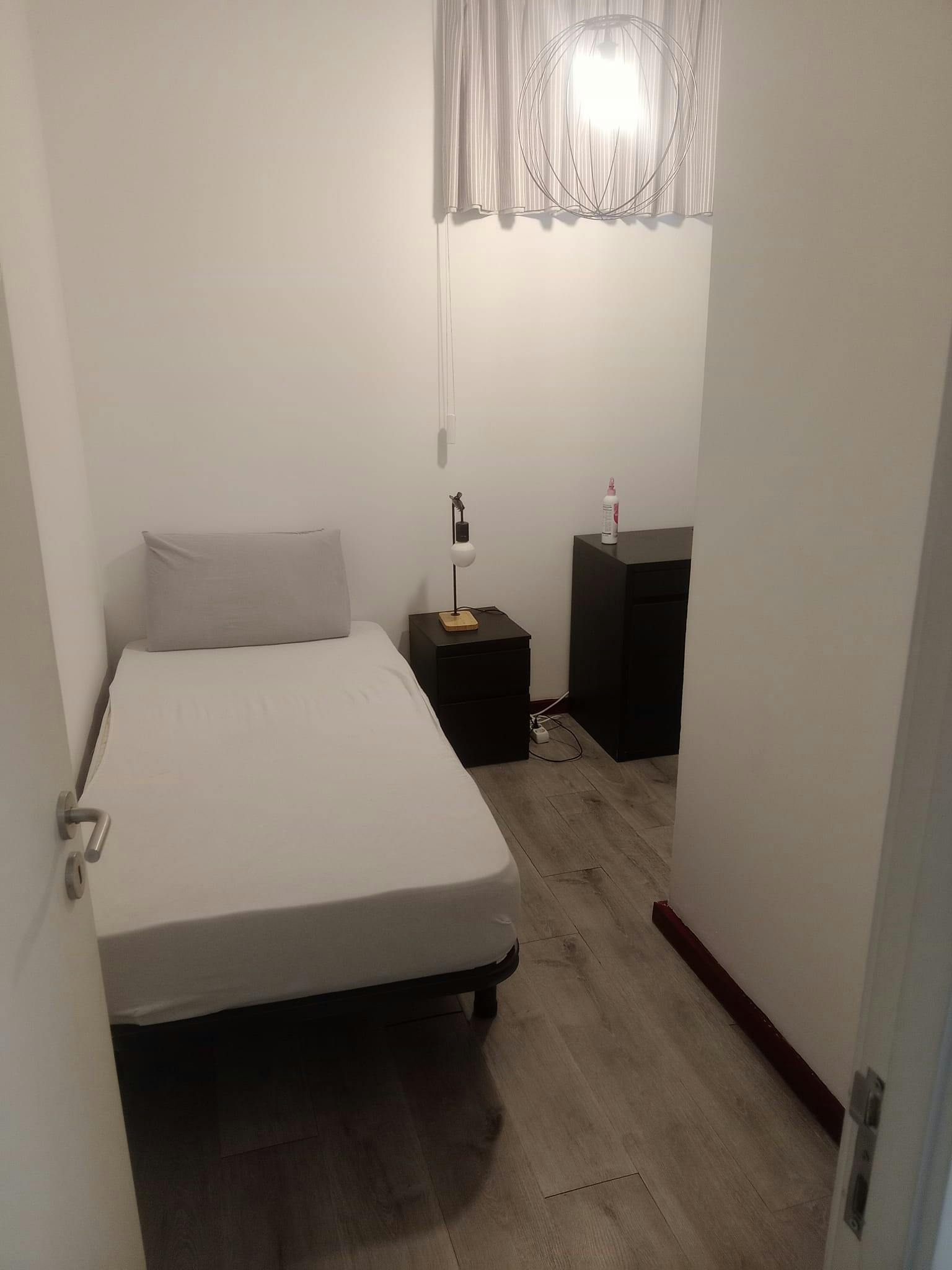 Private room for rent for €354 per month in Porto, Rua de Nove de Abril