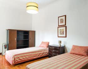 Shared room for rent for €335 per month in Porto, Travessa da Bica Velha