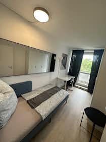 Privé kamer te huur voor € 750 per maand in Garching bei München, Einsteinstraße