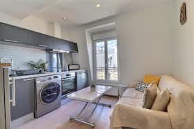 Lägenhet att hyra för 1 272 € i månaden i Paris, Rue Cavallotti