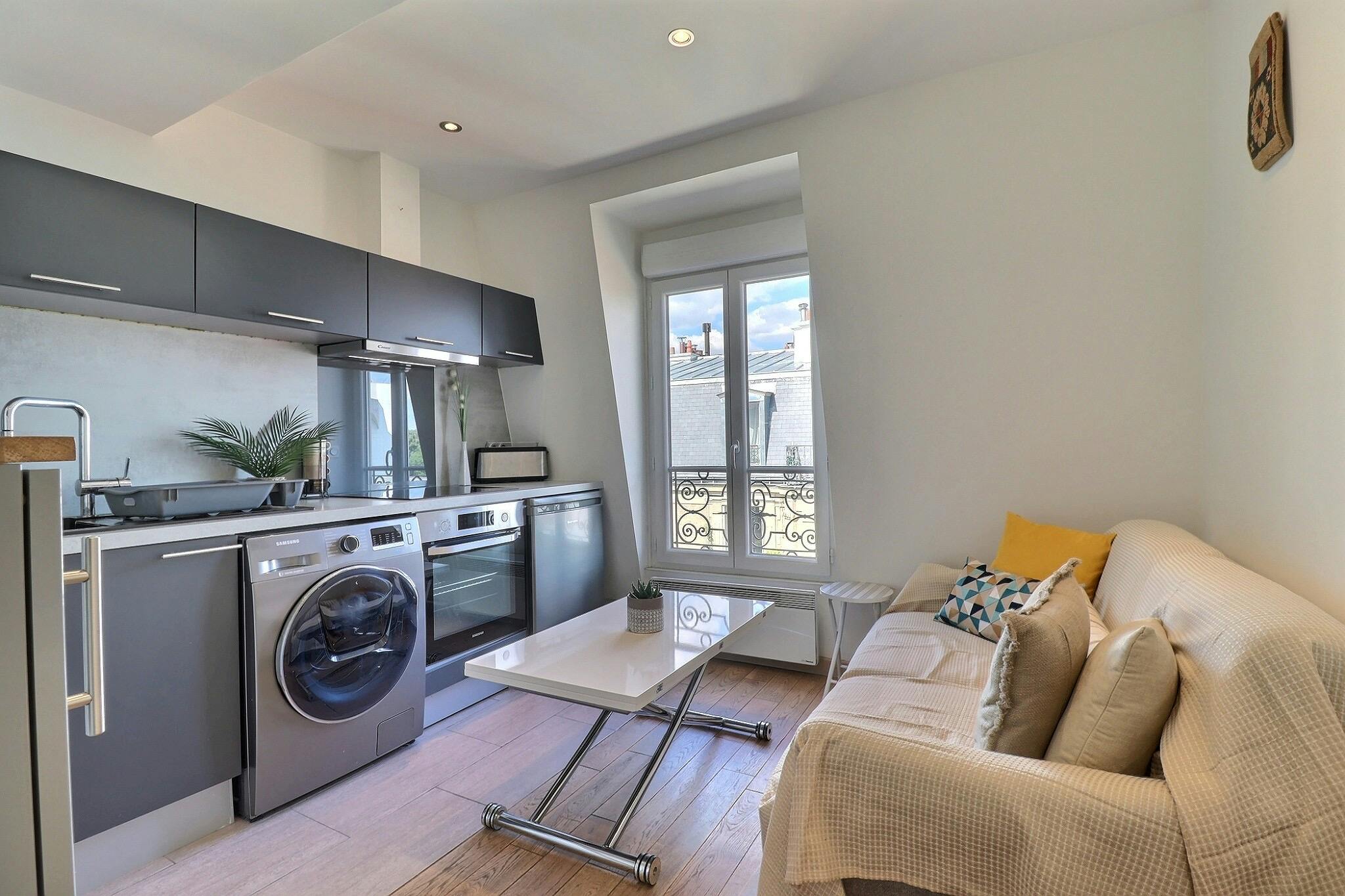 Apartment for rent for €1,368 per month in Paris, Rue Cavallotti