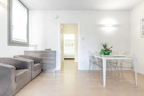 Apartment for rent for €1,700 per month in Milan, Via Porto Corsini