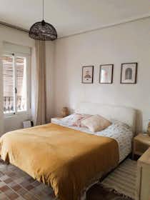 Apartament de închiriat pentru 1.300 EUR pe lună în Valencia, Carrer Pla de la Saïdia