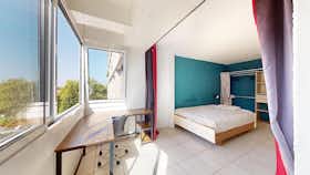 Cameră privată de închiriat pentru 412 EUR pe lună în Avignon, Avenue de la Trillade