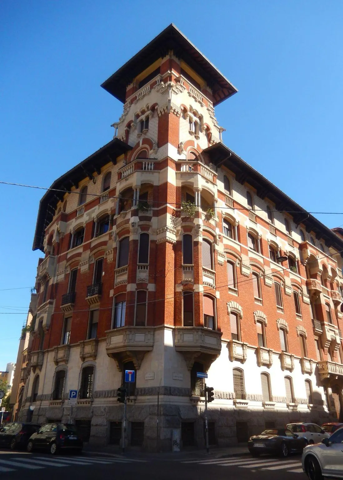 Via Cosimo del Fante, Milan preview