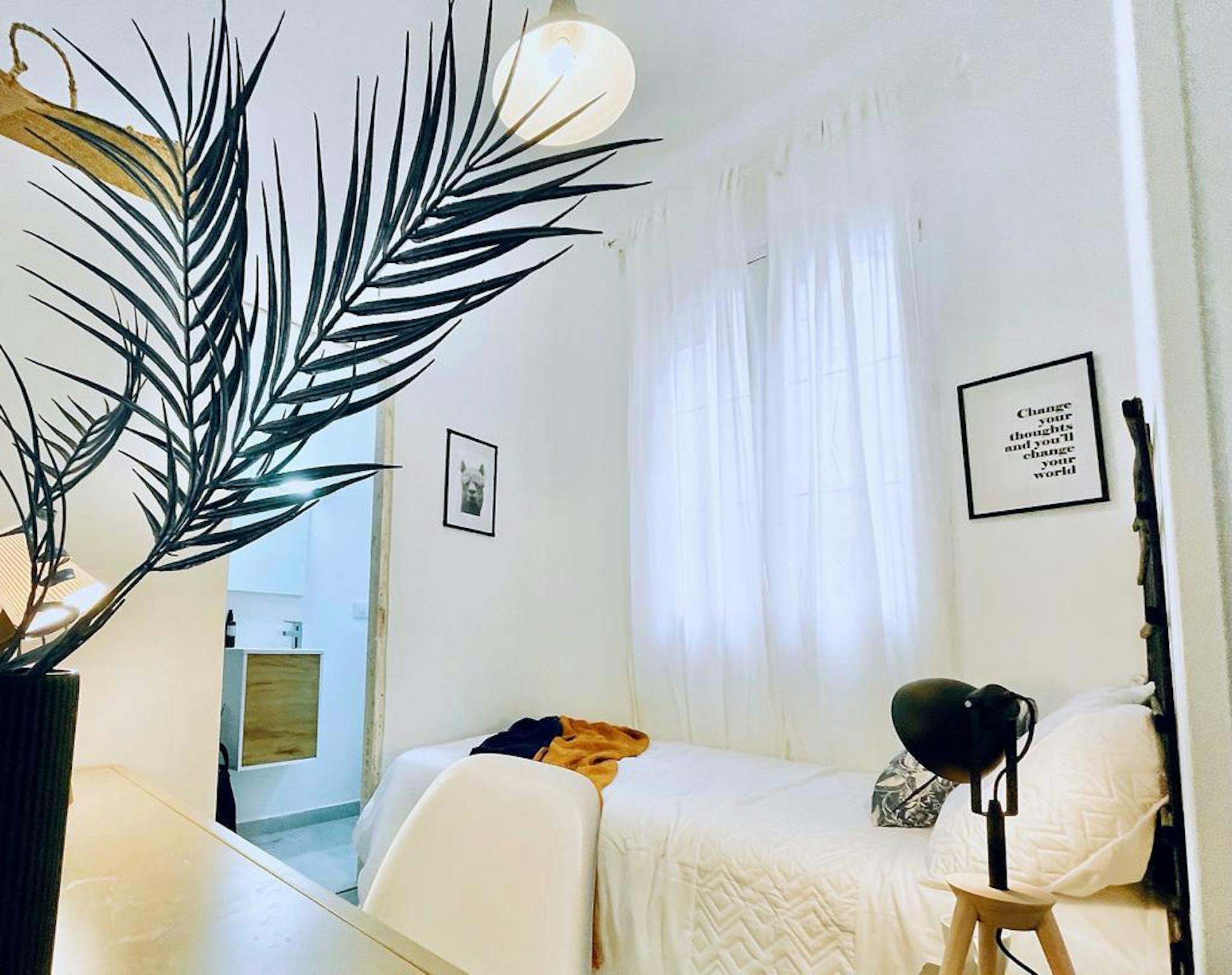 Calle del Divino Pastor, Madrid preview