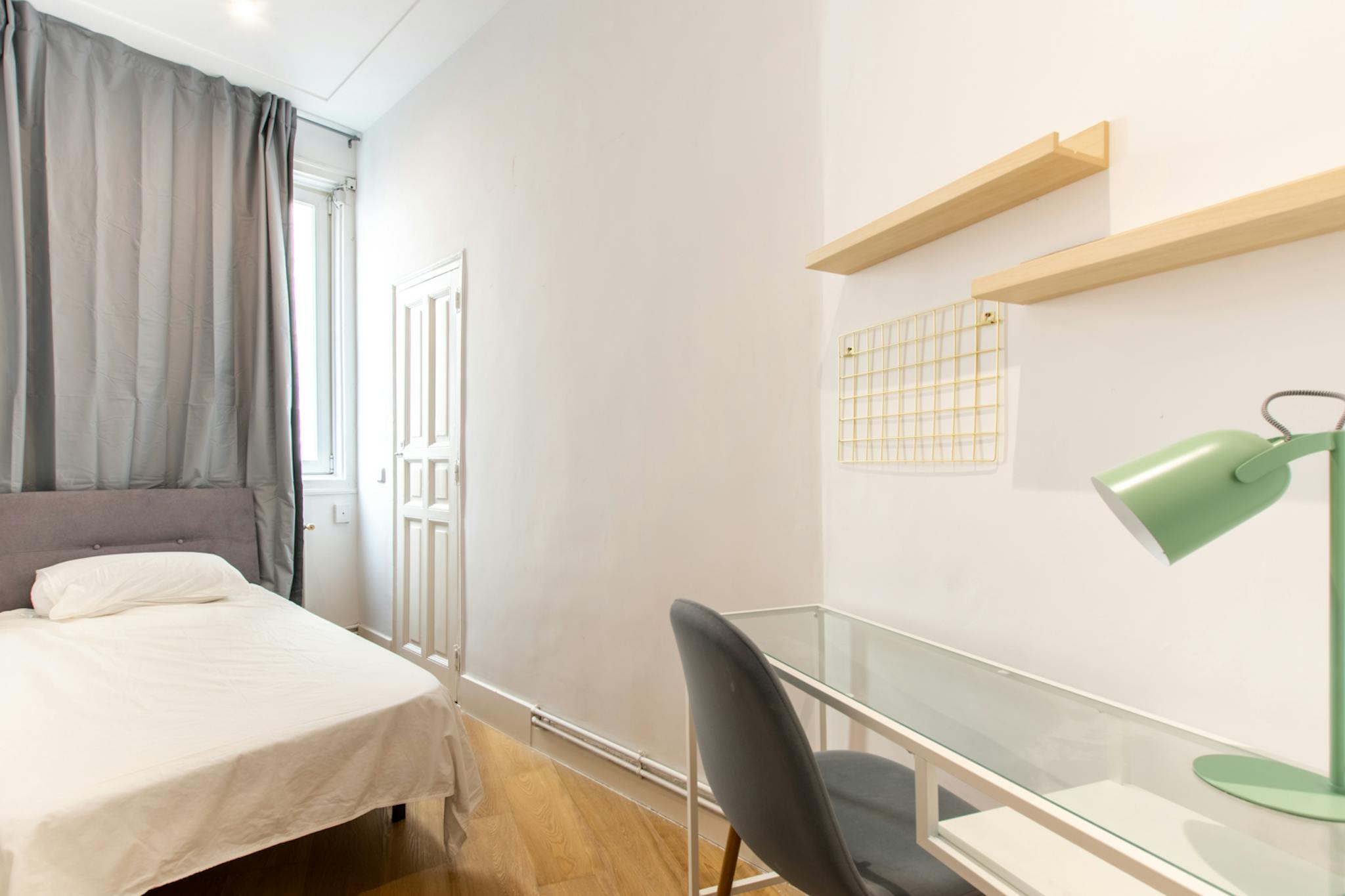 Calle de los Caños del Peral, Madrid preview