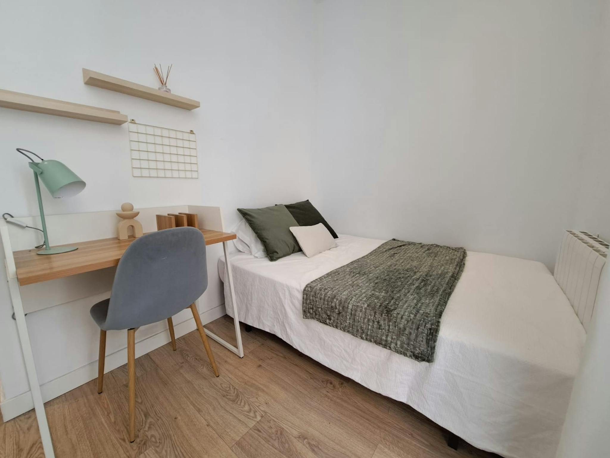 Calle de los Caños del Peral, Madrid preview