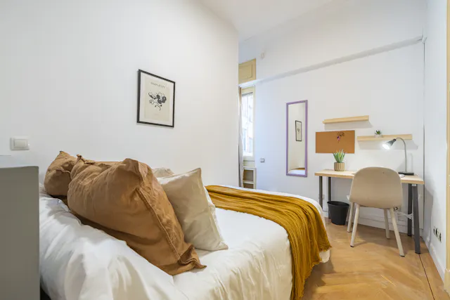 Private room in Calle de la Princesa, Madrid (1532629) room image 1