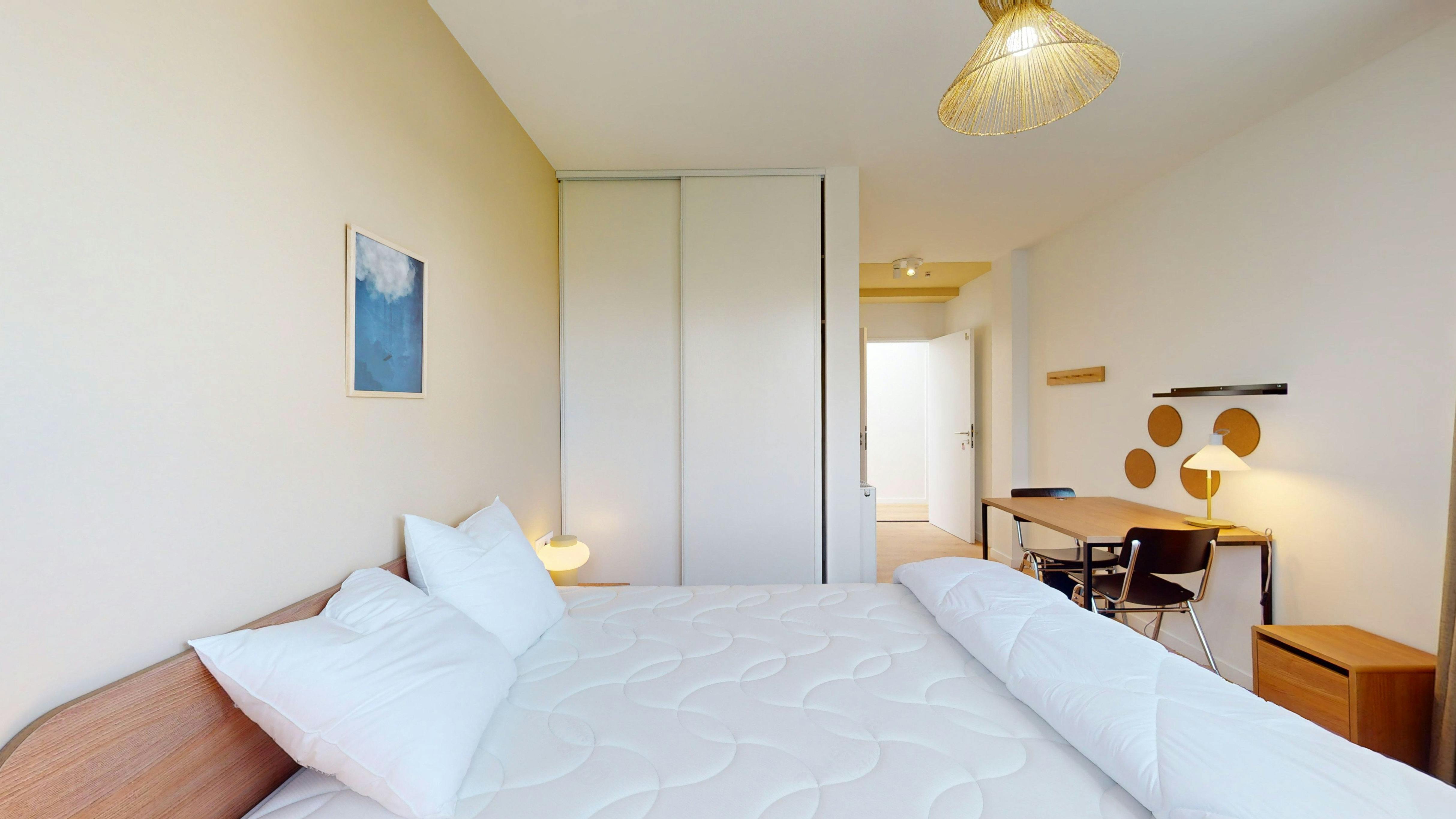Private room for rent for €940 per month in Suresnes, Rue de la Liberté