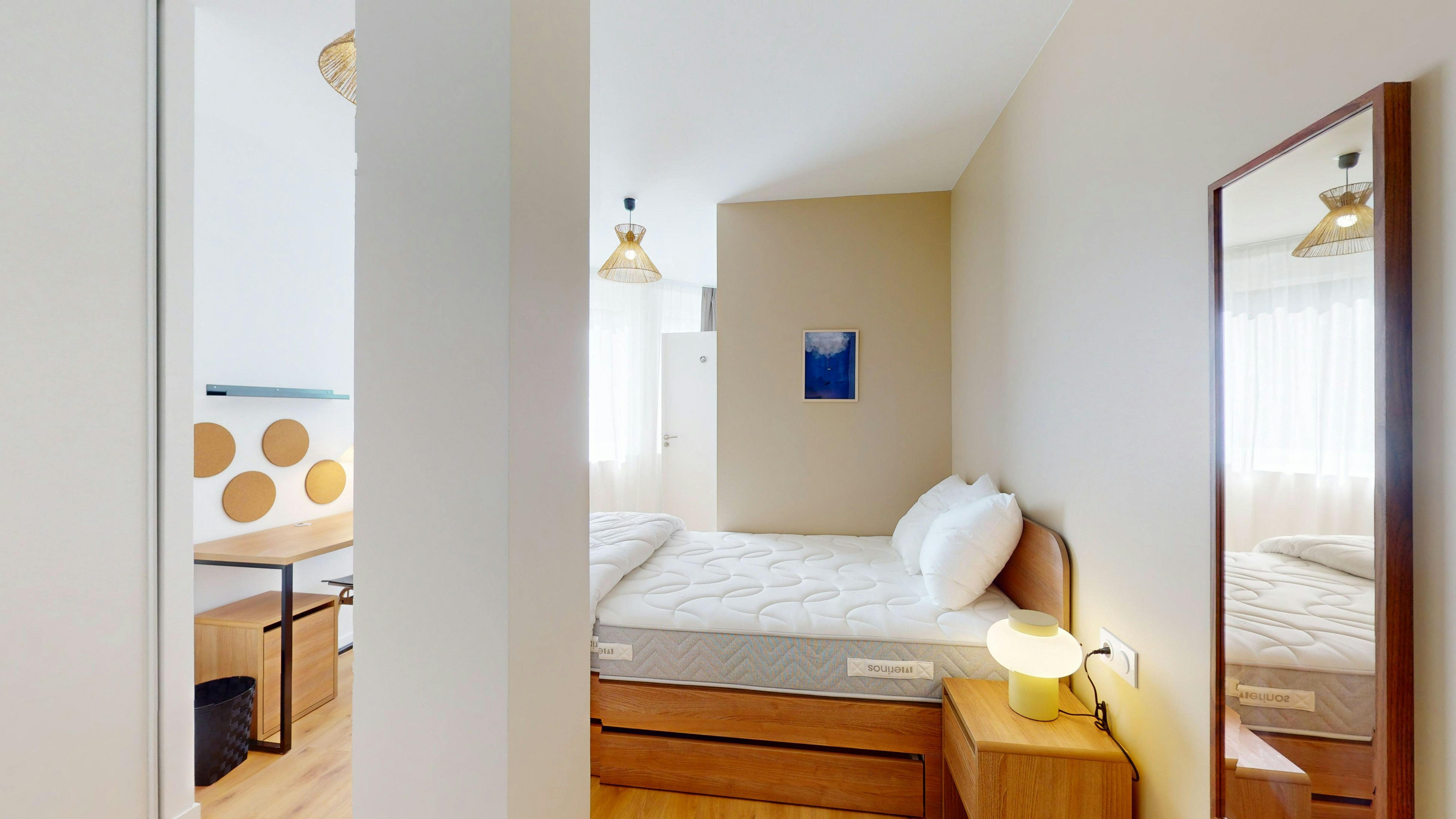 Private room in Rue de la Liberté, Suresnes (1532800) room image 2
