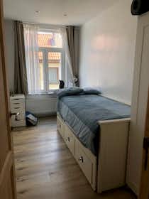 Private room for rent for €570 per month in Ixelles, Rue Van Aa