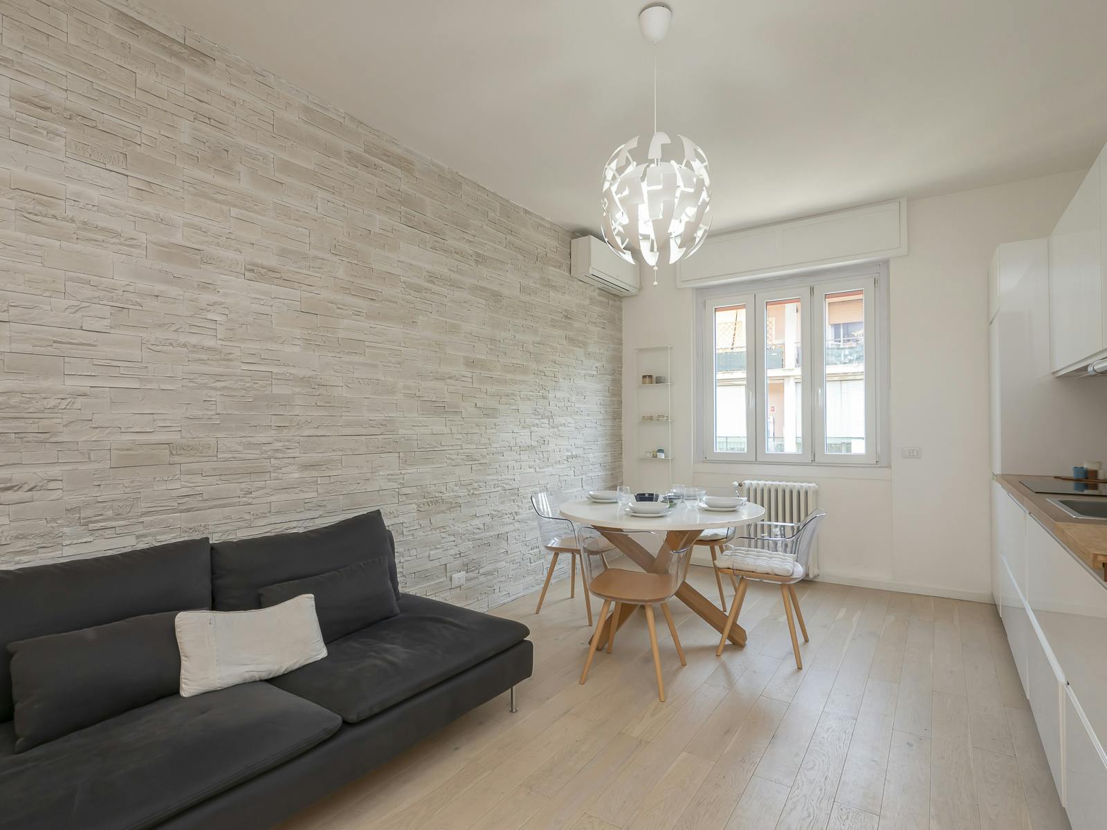 Apartment for rent for €1,720 per month in Milan, Via Don Bartolomeo Grazioli