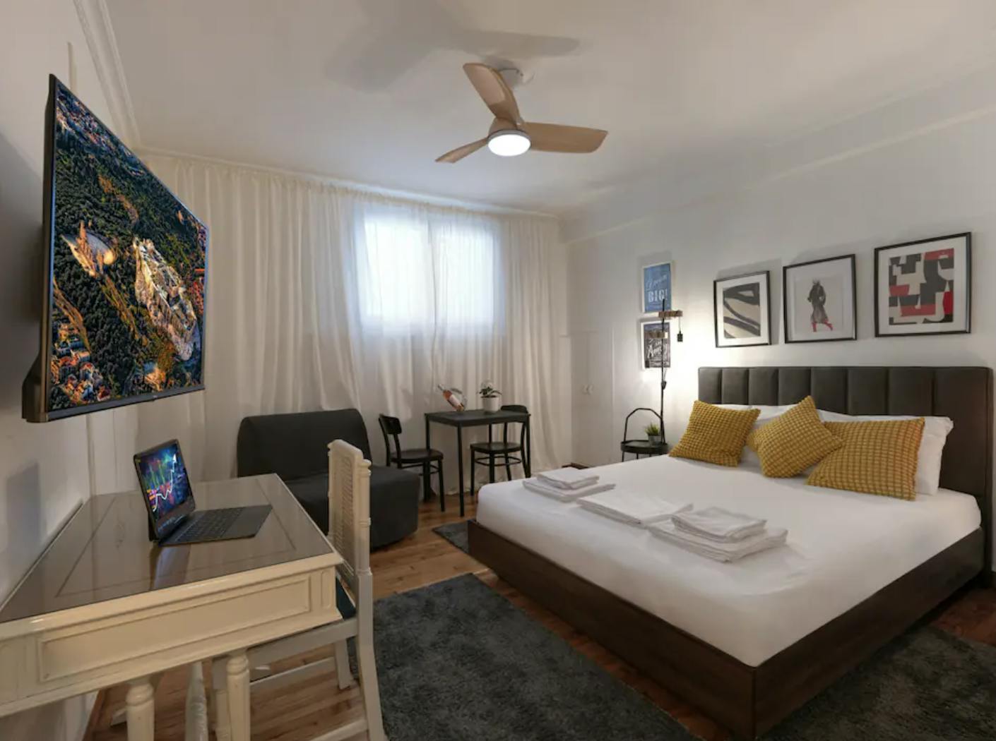 Studio for rent for €900 per month in Athens, Karneadou