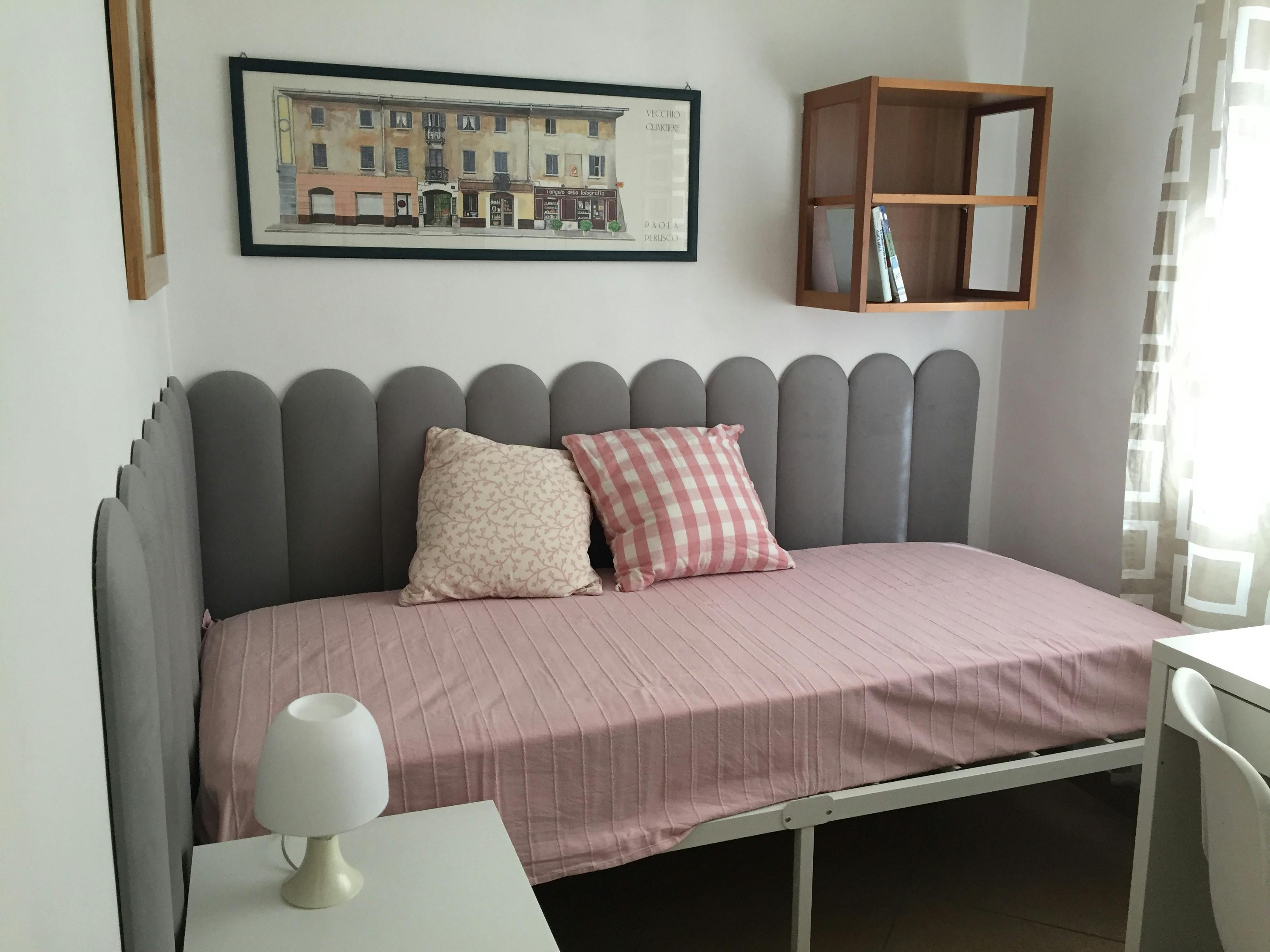 私人房间 正在以 €250 的月租出租，其位于 Caserta, Via Tevere