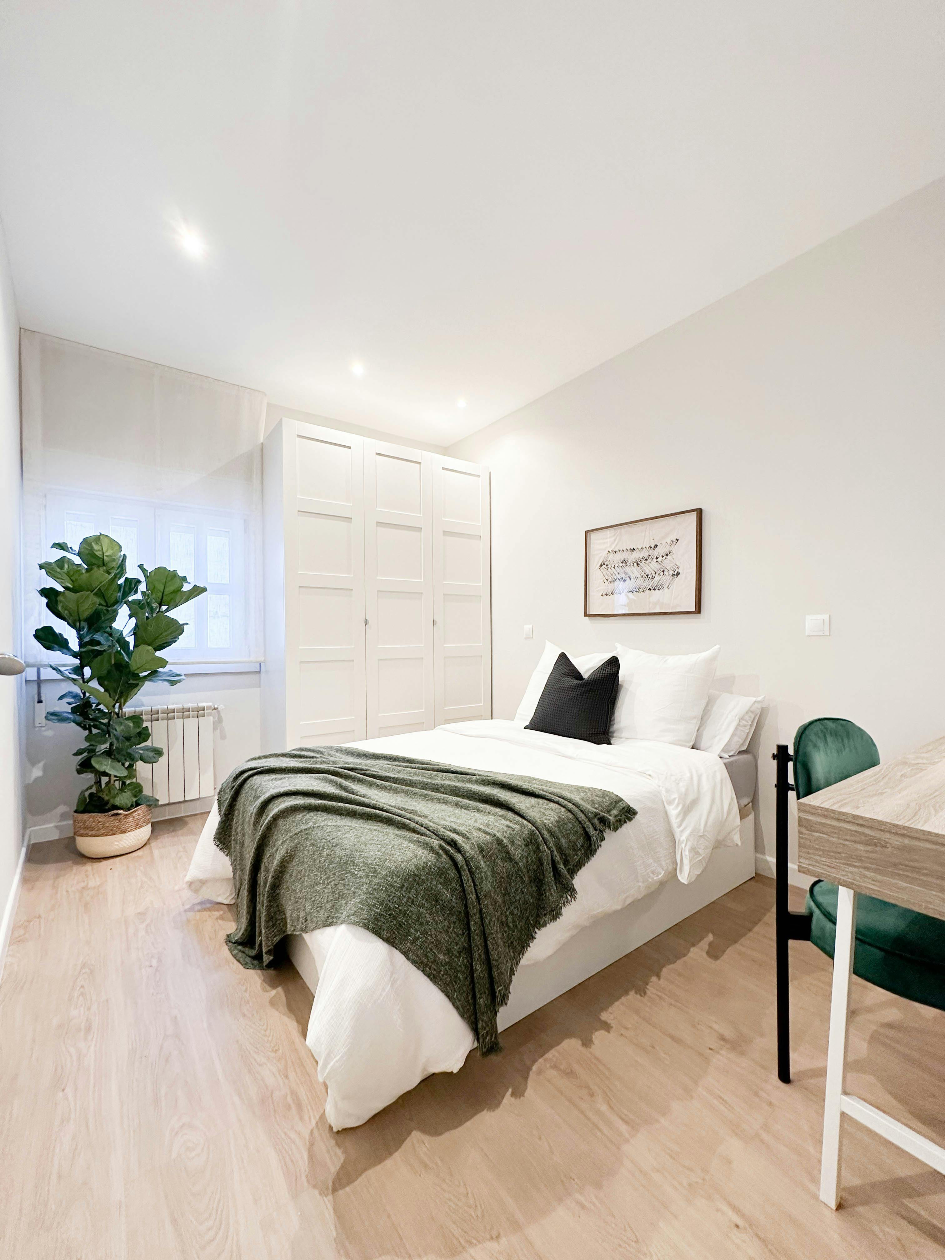 Private room for rent for €750 per month in Madrid, Calle de Mariano Vela