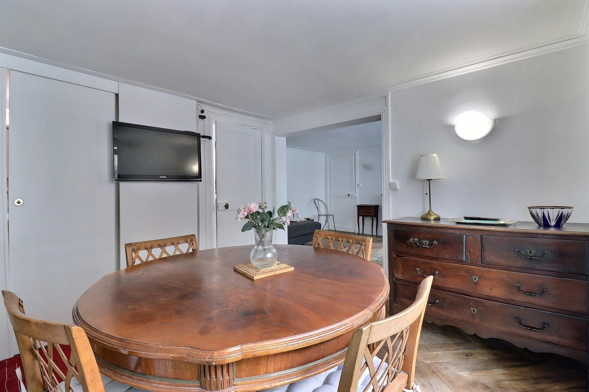 Apartment for rent for €2,484 per month in Paris, Rue de Rivoli