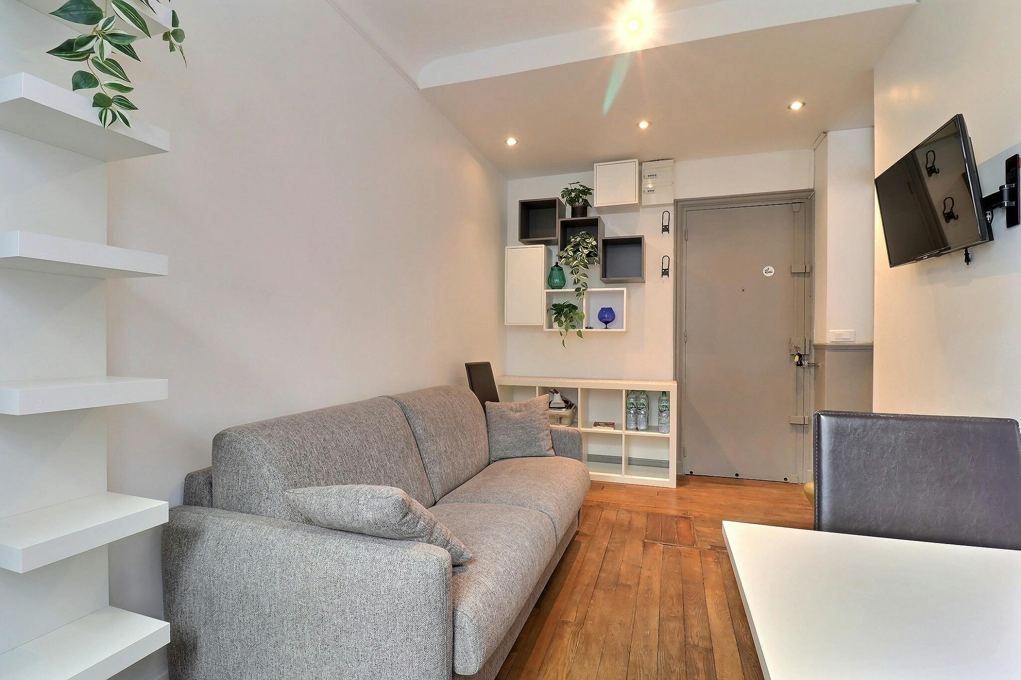 Apartment for rent for €1,696 per month in Paris, Rue Nicolas Roret