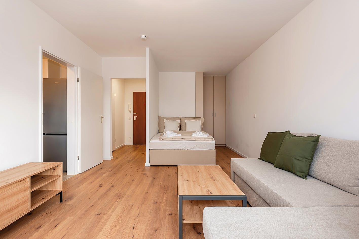 Studio for rent for €1,299 per month in Berlin, Mehringplatz